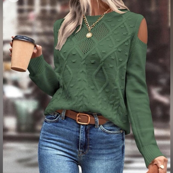 Cozy cold shoulder cable knit sweater top - Picture 5 of 15